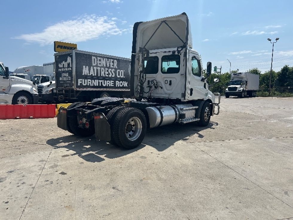 Day Cab Tractor-Heavy Duty Tractors-Freightliner-2021-T11642ST-Indianapolis-IN-633,302\n\t\tmiles-$ 27,750 - Image 7