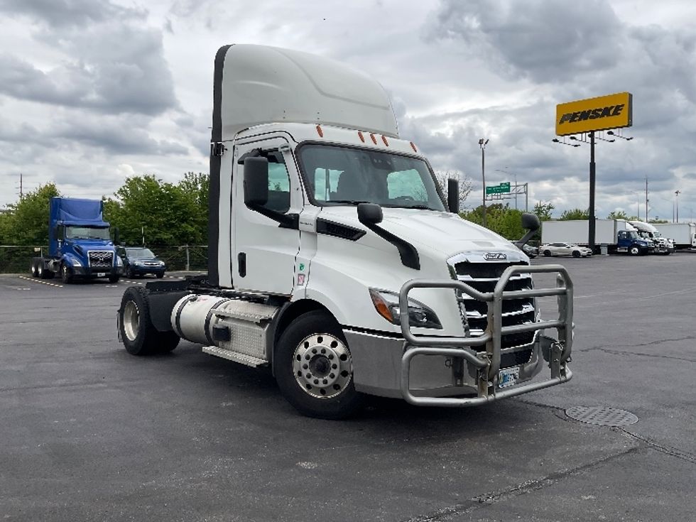 Day Cab Tractor-Heavy Duty Tractors-Freightliner-2021-T11642ST-Indianapolis-IN-665,916\n\t\tmiles-$ 27,750 - Image 1