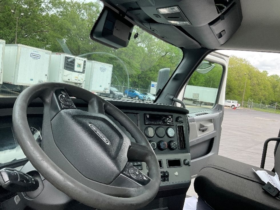 Day Cab Tractor-Heavy Duty Tractors-Freightliner-2021-T11642ST-Indianapolis-IN-665,916\n\t\tmiles-$ 27,750 - Image 10