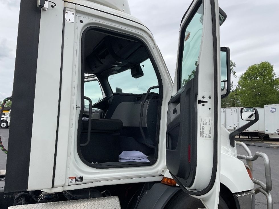 Day Cab Tractor-Heavy Duty Tractors-Freightliner-2021-T11642ST-Indianapolis-IN-665,916\n\t\tmiles-$ 27,750 - Image 12