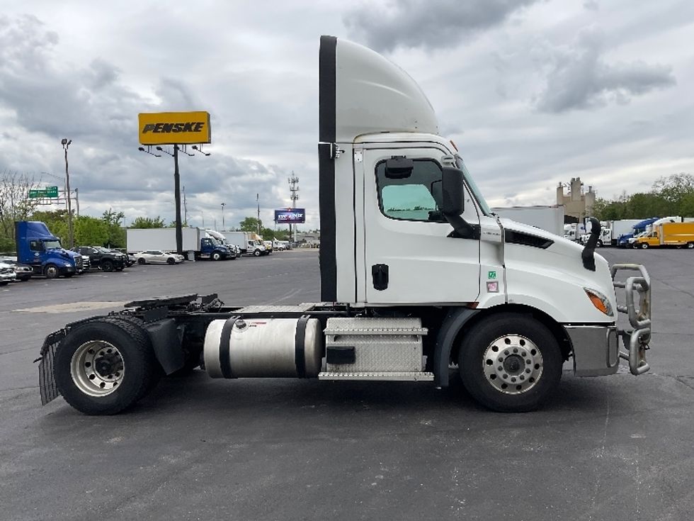 Day Cab Tractor-Heavy Duty Tractors-Freightliner-2021-T11642ST-Indianapolis-IN-665,916\n\t\tmiles-$ 27,750 - Image 8