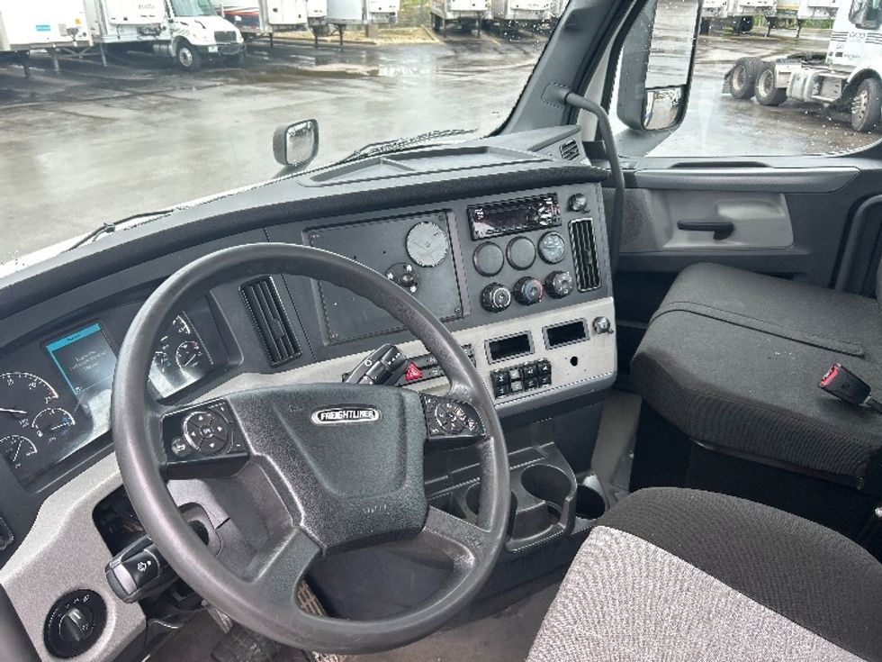 Day Cab Tractor-Heavy Duty Tractors-Freightliner-2021-T11642ST-La Porte-IN-319,085\n\t\tmiles-$ 51,250 - Image 10