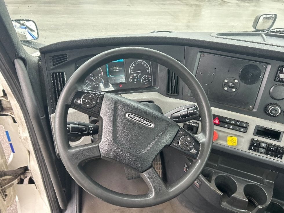 Day Cab Tractor-Heavy Duty Tractors-Freightliner-2021-T11642ST-La Porte-IN-319,085\n\t\tmiles-$ 51,250 - Image 11