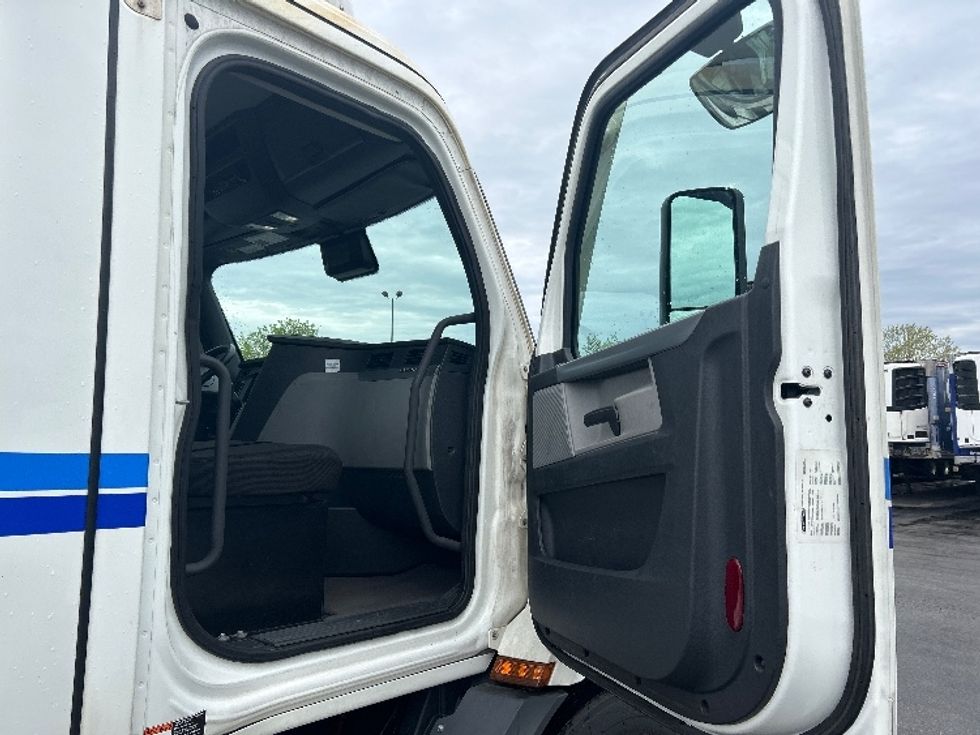 Day Cab Tractor-Heavy Duty Tractors-Freightliner-2021-T11642ST-La Porte-IN-319,085\n\t\tmiles-$ 51,250 - Image 12