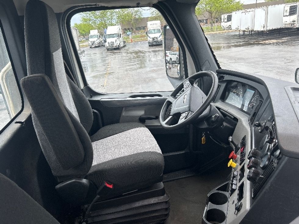 Day Cab Tractor-Heavy Duty Tractors-Freightliner-2021-T11642ST-La Porte-IN-319,085\n\t\tmiles-$ 51,250 - Image 14