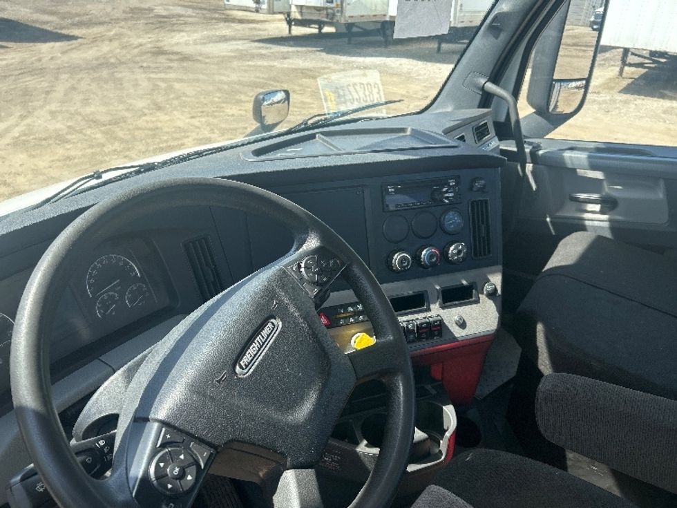 Day Cab Tractor-Heavy Duty Tractors-Freightliner-2021-T11642ST-La Porte-IN-342,109\n\t\tmiles-$ 47,250 - Image 10