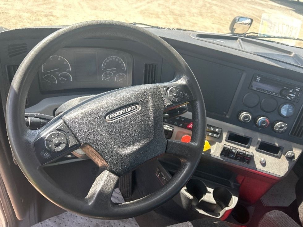 Day Cab Tractor-Heavy Duty Tractors-Freightliner-2021-T11642ST-La Porte-IN-342,109\n\t\tmiles-$ 47,250 - Image 11