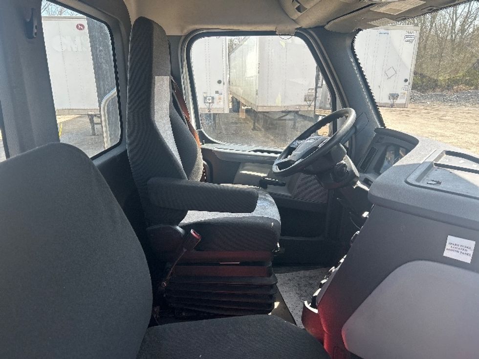 Day Cab Tractor-Heavy Duty Tractors-Freightliner-2021-T11642ST-La Porte-IN-342,109\n\t\tmiles-$ 47,250 - Image 14