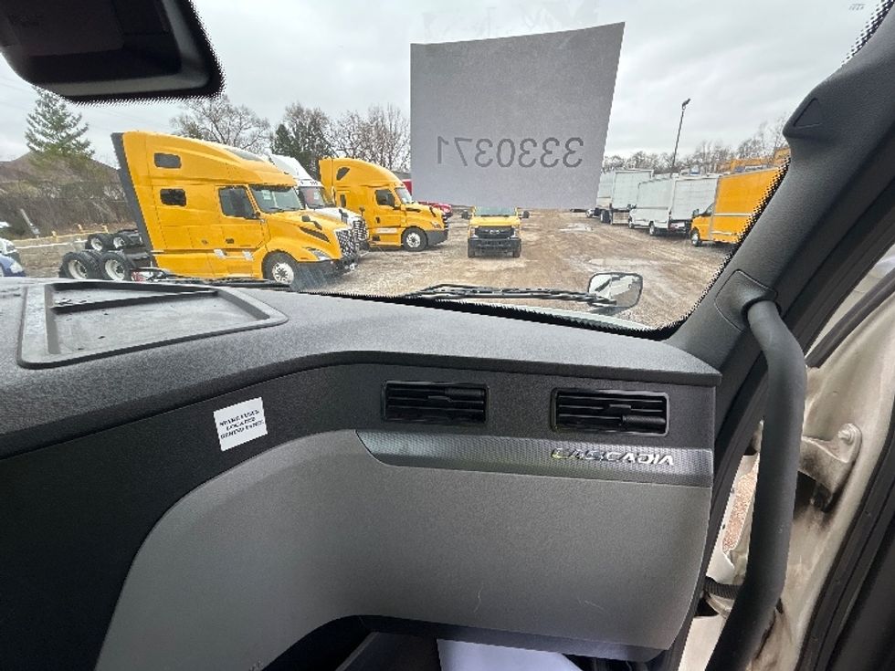 Day Cab Tractor-Heavy Duty Tractors-Freightliner-2021-T11642ST-La Porte-IN-734,667\n\t\tmiles-$ 28,750 - Image 13