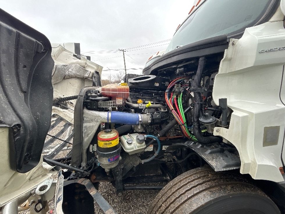 Day Cab Tractor-Heavy Duty Tractors-Freightliner-2021-T11642ST-La Porte-IN-734,667\n\t\tmiles-$ 28,750 - Image 16