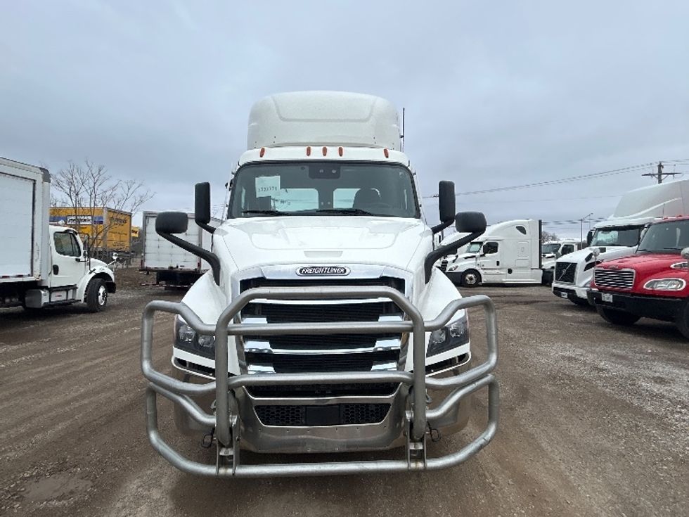 Day Cab Tractor-Heavy Duty Tractors-Freightliner-2021-T11642ST-La Porte-IN-734,667\n\t\tmiles-$ 28,750 - Image 2
