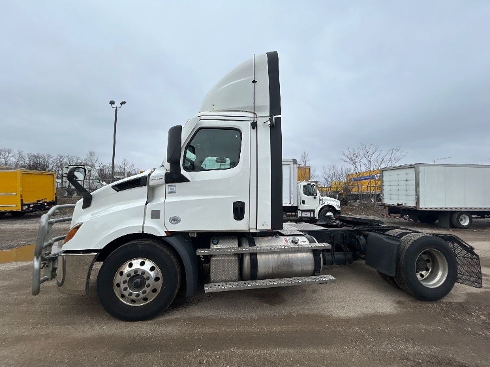 Day Cab Tractor-Heavy Duty Tractors-Freightliner-2021-T11642ST-La Porte-IN-734,667\n\t\tmiles-$ 28,750 - Image 4
