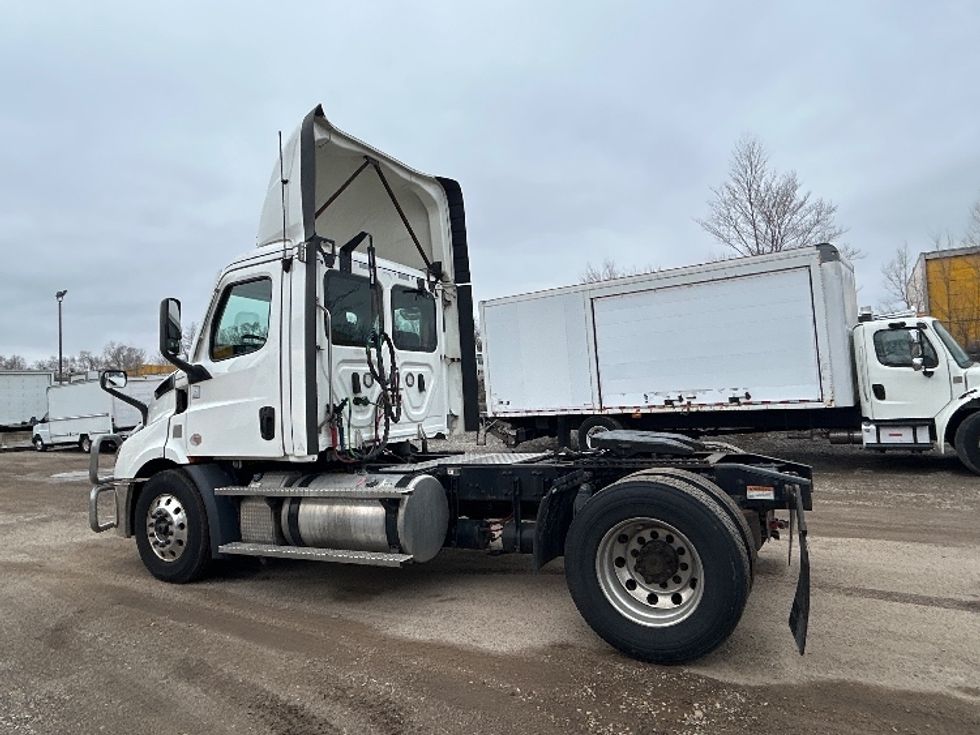 Day Cab Tractor-Heavy Duty Tractors-Freightliner-2021-T11642ST-La Porte-IN-734,667\n\t\tmiles-$ 28,750 - Image 5