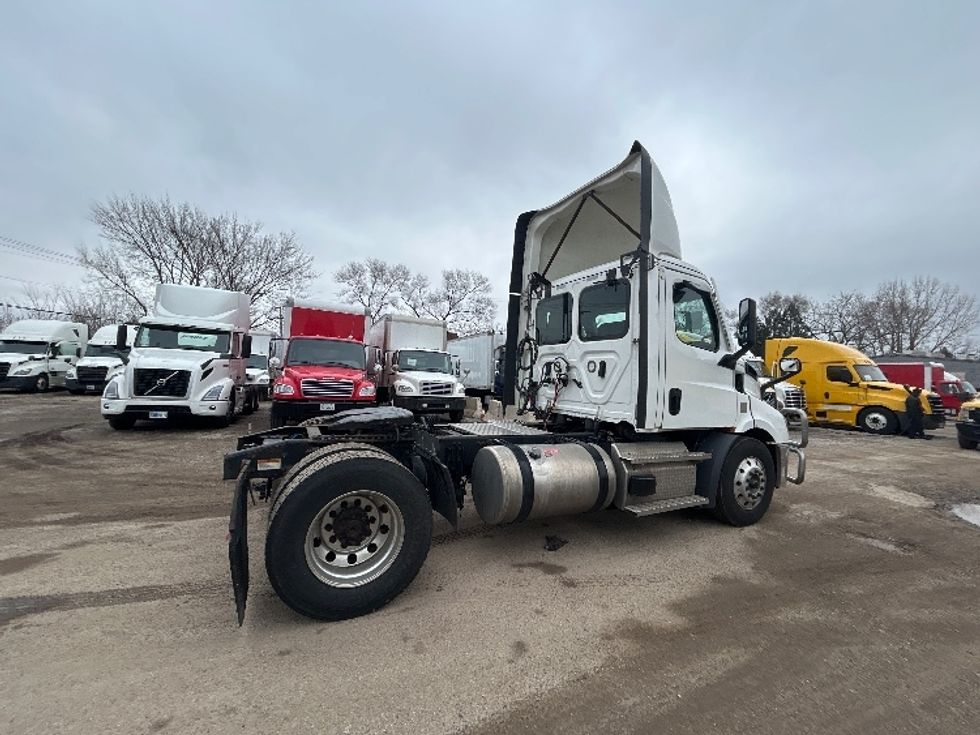Day Cab Tractor-Heavy Duty Tractors-Freightliner-2021-T11642ST-La Porte-IN-734,667\n\t\tmiles-$ 28,750 - Image 7
