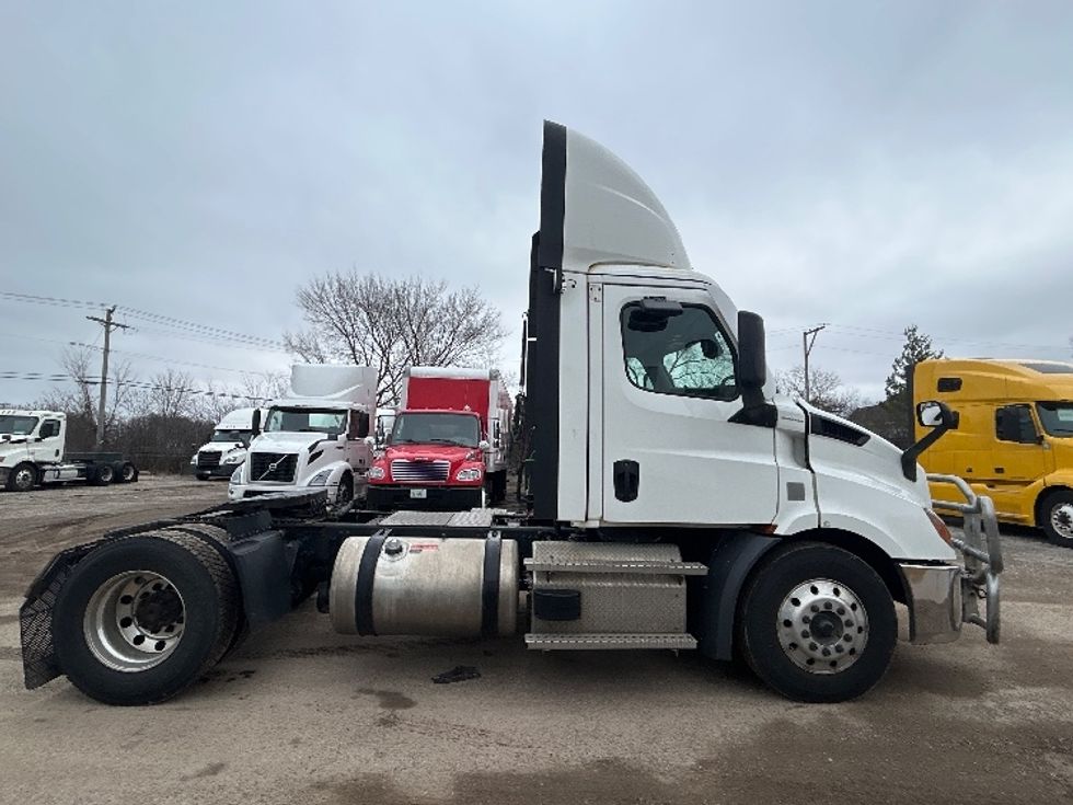 Day Cab Tractor-Heavy Duty Tractors-Freightliner-2021-T11642ST-La Porte-IN-734,667\n\t\tmiles-$ 28,750 - Image 8
