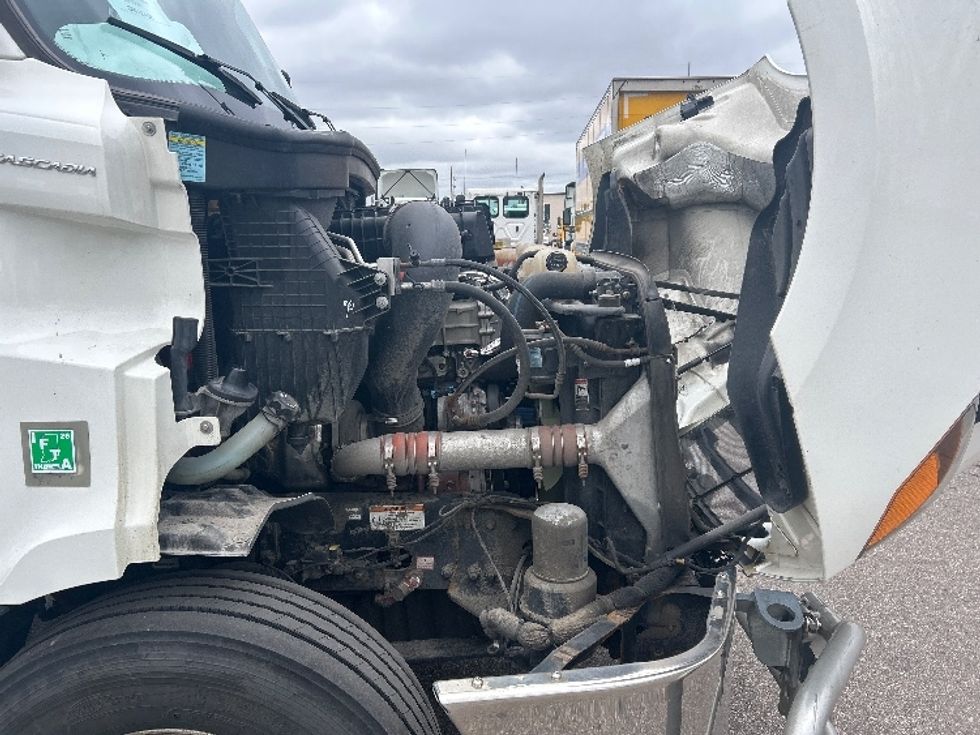 Day Cab Tractor-Heavy Duty Tractors-Freightliner-2021-T11642ST-Lansing-MI-671,846\n\t\tmiles-$ 29,250 - Image 15