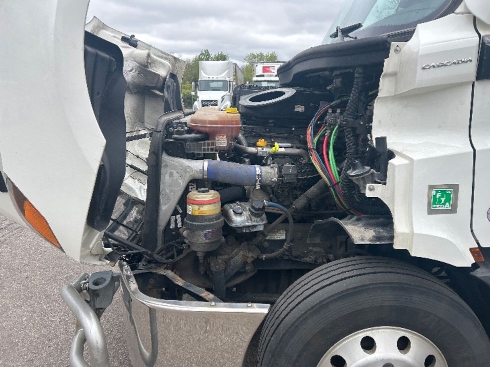 Day Cab Tractor-Heavy Duty Tractors-Freightliner-2021-T11642ST-Lansing-MI-671,846\n\t\tmiles-$ 29,250 - Image 16