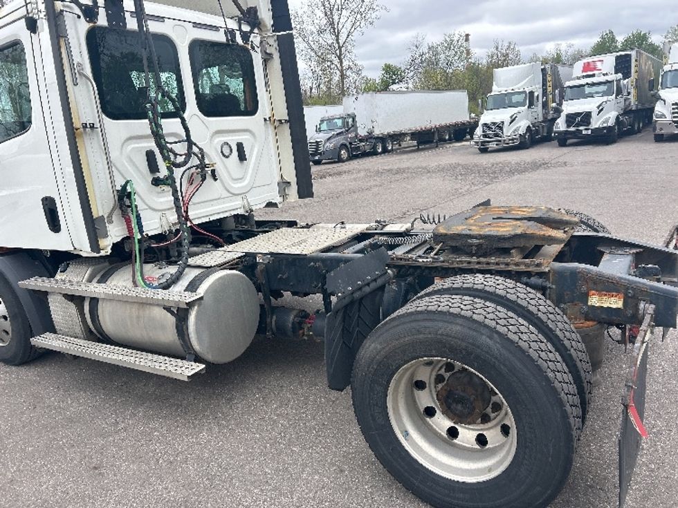 Day Cab Tractor-Heavy Duty Tractors-Freightliner-2021-T11642ST-Lansing-MI-671,846\n\t\tmiles-$ 29,250 - Image 17