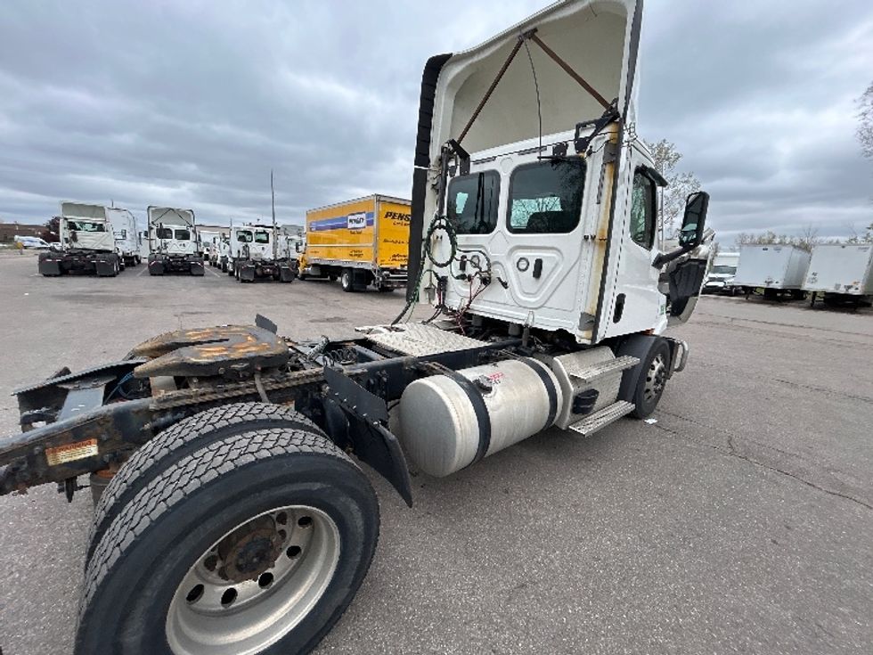 Day Cab Tractor-Heavy Duty Tractors-Freightliner-2021-T11642ST-Lansing-MI-671,846\n\t\tmiles-$ 29,250 - Image 18