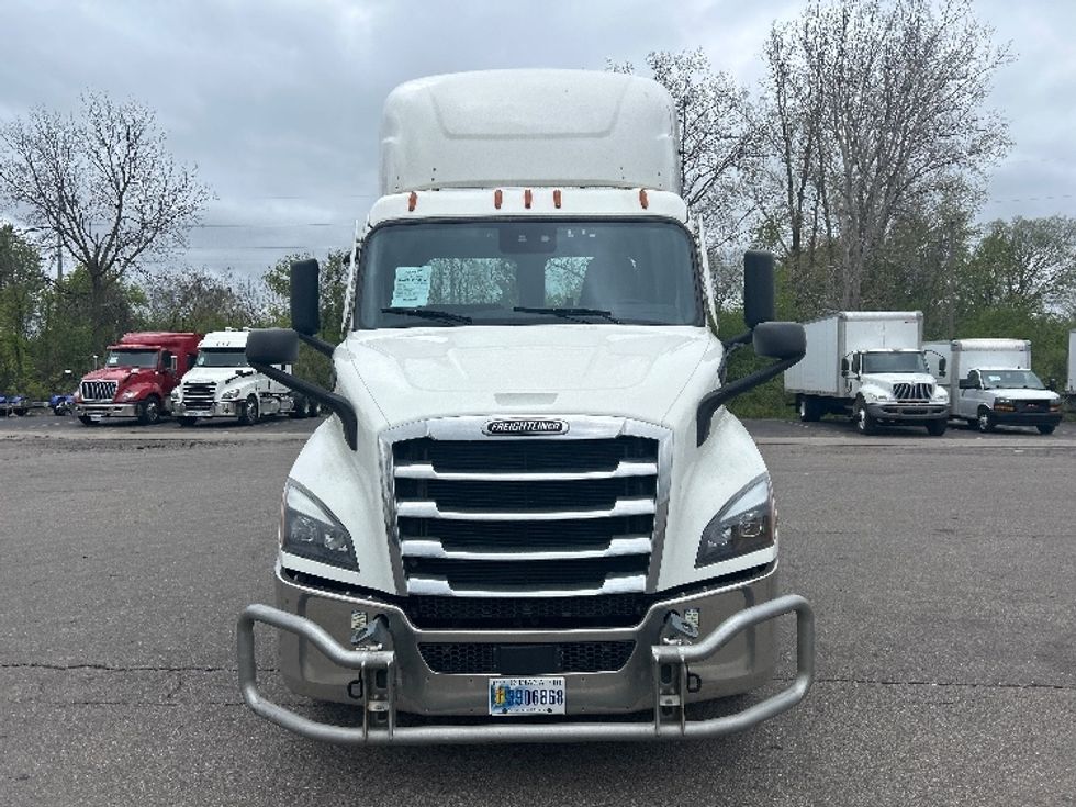 Day Cab Tractor-Heavy Duty Tractors-Freightliner-2021-T11642ST-Lansing-MI-671,846\n\t\tmiles-$ 29,250 - Image 2