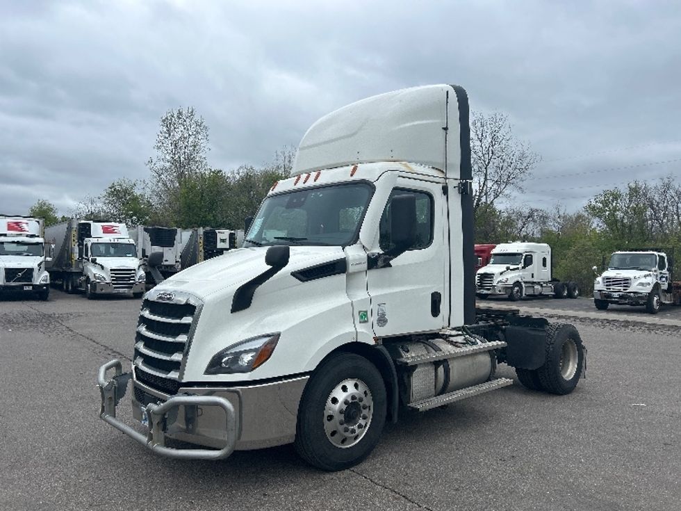 Day Cab Tractor-Heavy Duty Tractors-Freightliner-2021-T11642ST-Lansing-MI-671,846\n\t\tmiles-$ 29,250 - Image 3
