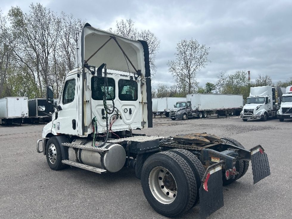 Day Cab Tractor-Heavy Duty Tractors-Freightliner-2021-T11642ST-Lansing-MI-671,846\n\t\tmiles-$ 29,250 - Image 5