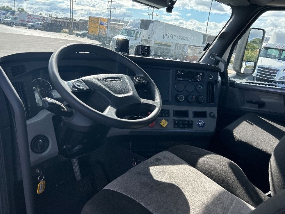 Day Cab Tractor-Heavy Duty Tractors-Freightliner-2021-T11642ST-Milwaukee-WI-124,340\n\t\tmiles-$ 61,000 - Image 10