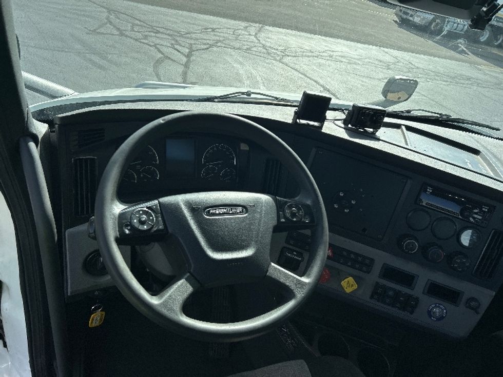 Day Cab Tractor-Heavy Duty Tractors-Freightliner-2021-T11642ST-Milwaukee-WI-124,340\n\t\tmiles-$ 61,000 - Image 11