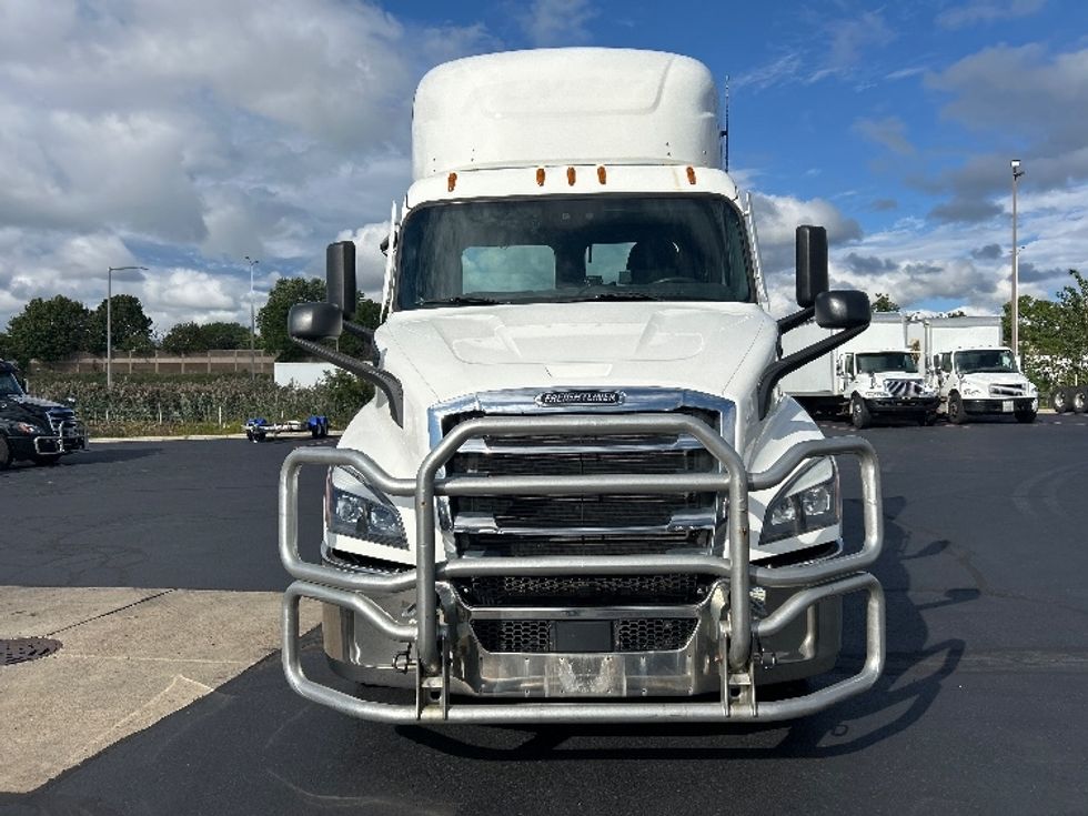 Day Cab Tractor-Heavy Duty Tractors-Freightliner-2021-T11642ST-Milwaukee-WI-124,340\n\t\tmiles-$ 61,000 - Image 2