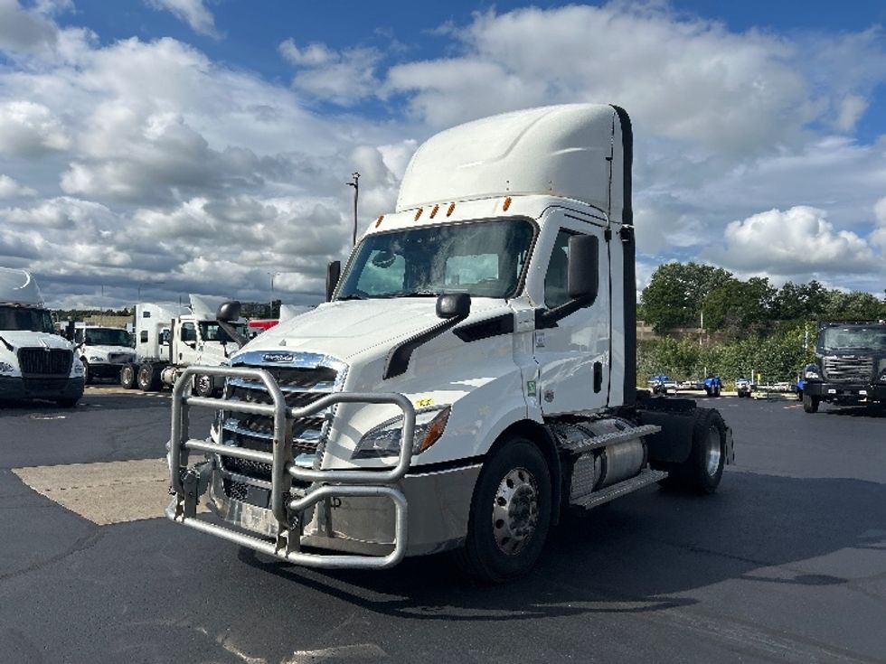Day Cab Tractor-Heavy Duty Tractors-Freightliner-2021-T11642ST-Milwaukee-WI-124,340\n\t\tmiles-$ 61,000 - Image 3