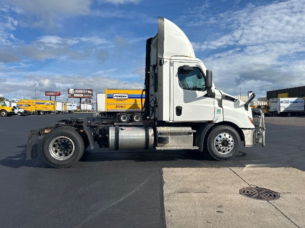 Day Cab Tractor-Heavy Duty Tractors-Freightliner-2021-T11642ST-Milwaukee-WI-124,340\n\t\tmiles-$ 61,000 - Image 8