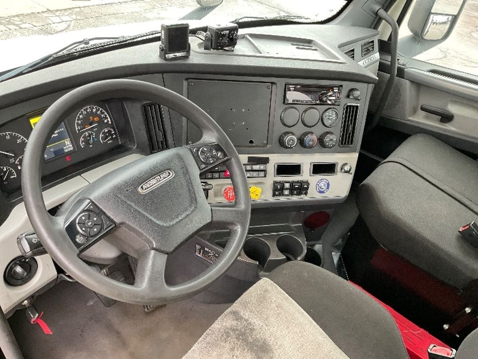 Day Cab Tractor-Heavy Duty Tractors-Freightliner-2021-T11642ST-Milwaukee-WI-367,891\n\t\tmiles-$ 46,250 - Image 10