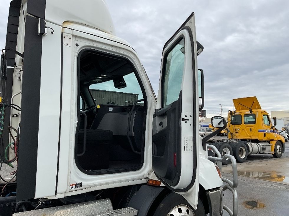 Day Cab Tractor-Heavy Duty Tractors-Freightliner-2021-T11642ST-Milwaukee-WI-367,891\n\t\tmiles-$ 46,250 - Image 12