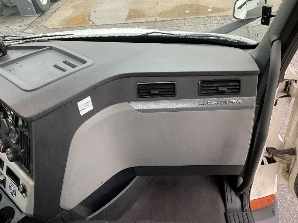 Day Cab Tractor-Heavy Duty Tractors-Freightliner-2021-T11642ST-Milwaukee-WI-367,891\n\t\tmiles-$ 46,250 - Image 13