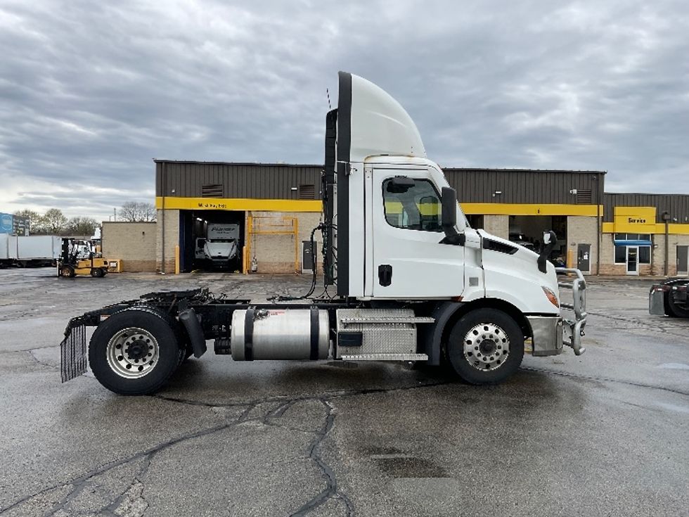 Day Cab Tractor-Heavy Duty Tractors-Freightliner-2021-T11642ST-Milwaukee-WI-367,891\n\t\tmiles-$ 46,250 - Image 8