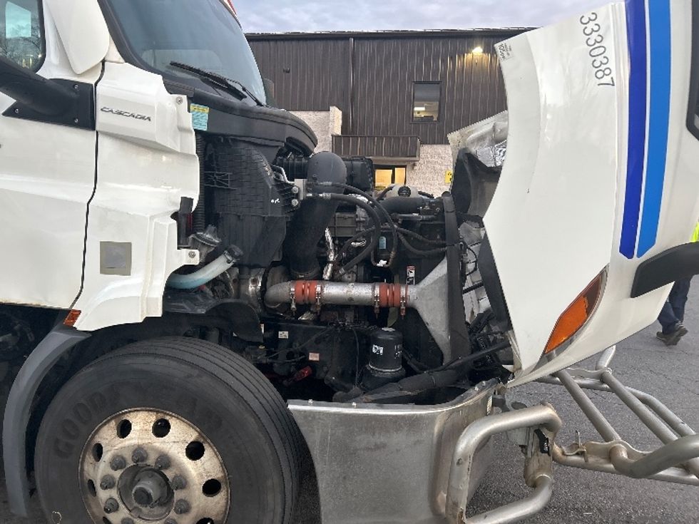 Day Cab Tractor-Heavy Duty Tractors-Freightliner-2021-T11642ST-Montgomery-NY-335,658\n\t\tmiles-$ 47,750 - Image 15