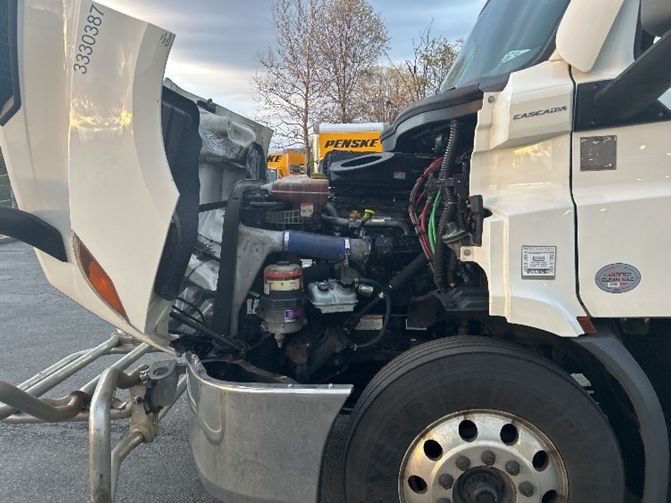 Day Cab Tractor-Heavy Duty Tractors-Freightliner-2021-T11642ST-Montgomery-NY-335,658\n\t\tmiles-$ 47,750 - Image 16