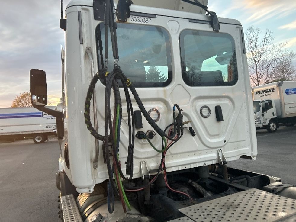 Day Cab Tractor-Heavy Duty Tractors-Freightliner-2021-T11642ST-Montgomery-NY-335,658\n\t\tmiles-$ 47,750 - Image 17