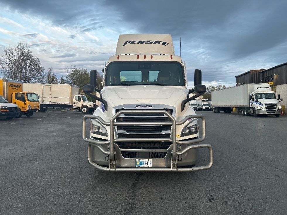 Day Cab Tractor-Heavy Duty Tractors-Freightliner-2021-T11642ST-Montgomery-NY-335,658\n\t\tmiles-$ 47,750 - Image 2