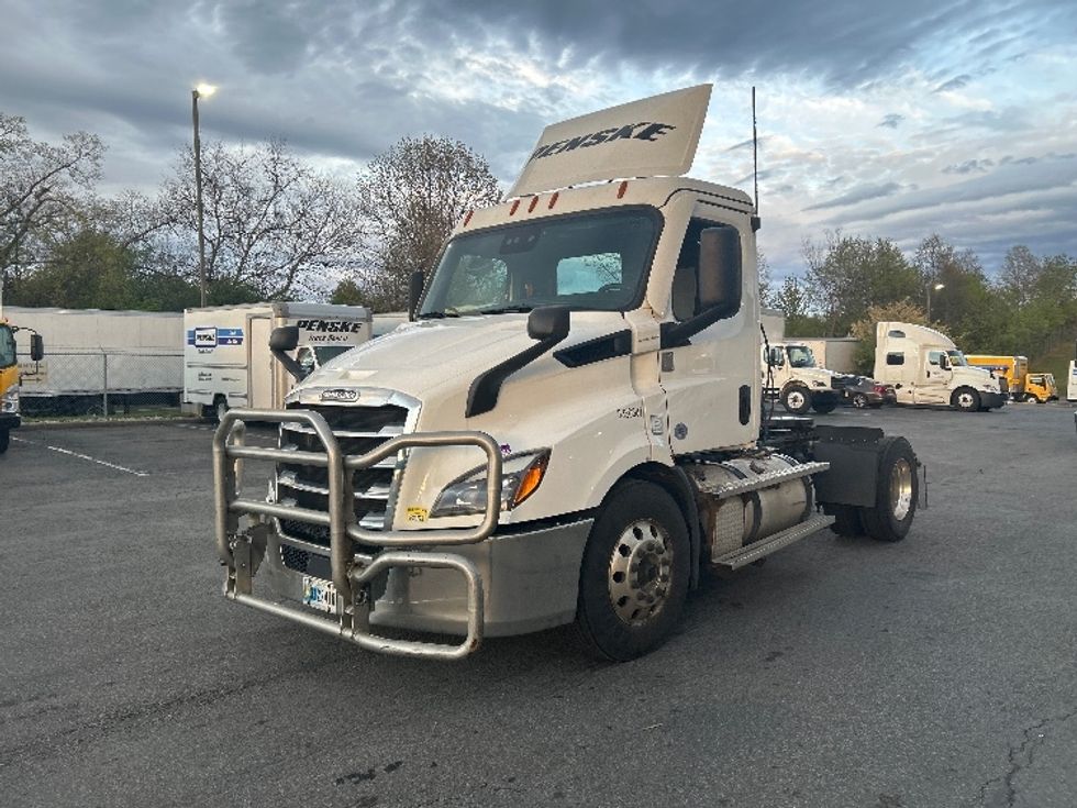 Day Cab Tractor-Heavy Duty Tractors-Freightliner-2021-T11642ST-Montgomery-NY-335,658\n\t\tmiles-$ 47,750 - Image 3