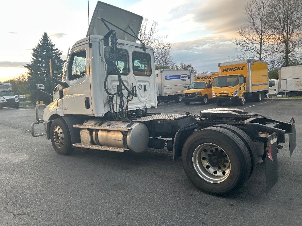 Day Cab Tractor-Heavy Duty Tractors-Freightliner-2021-T11642ST-Montgomery-NY-335,658\n\t\tmiles-$ 47,750 - Image 5