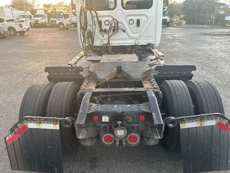 Day Cab Tractor-Heavy Duty Tractors-Freightliner-2021-T11642ST-Montgomery-NY-335,658\n\t\tmiles-$ 47,750 - Image 6