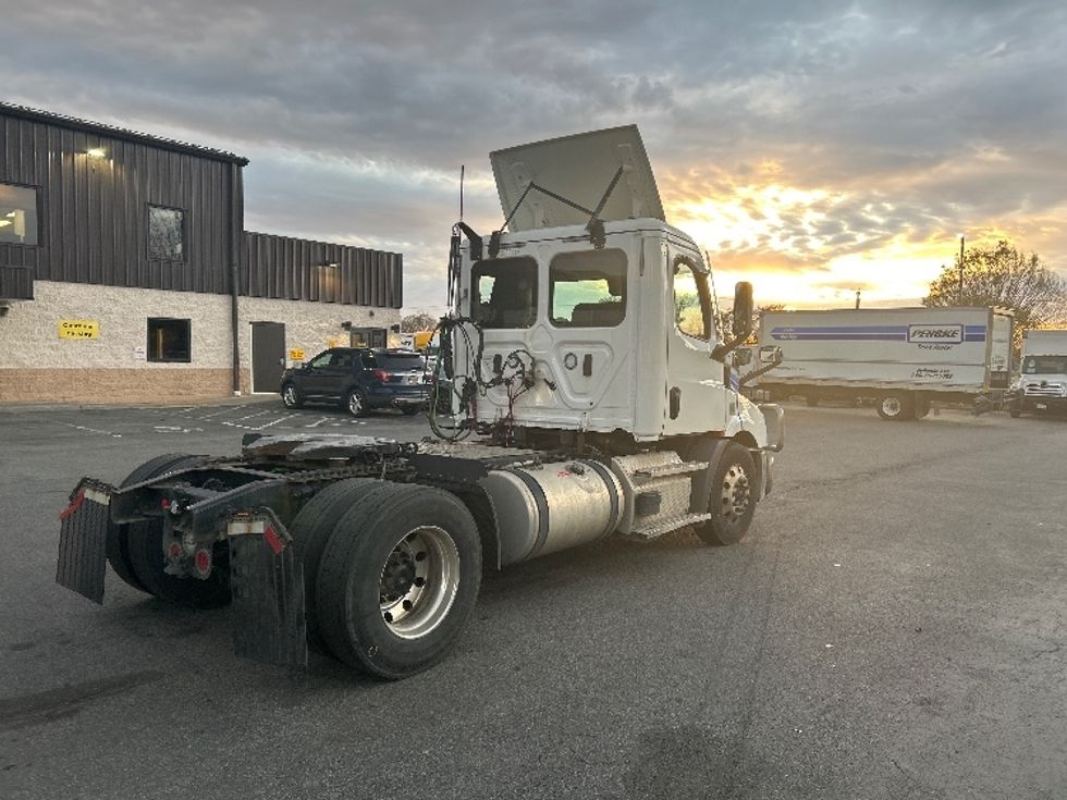 Day Cab Tractor-Heavy Duty Tractors-Freightliner-2021-T11642ST-Montgomery-NY-335,658\n\t\tmiles-$ 47,750 - Image 7