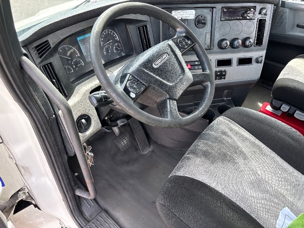 Day Cab Tractor-Heavy Duty Tractors-Freightliner-2021-T11642ST-Ocala-FL-492,410\n\t\tmiles-$ 42,250 - Image 10