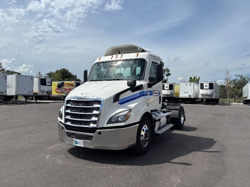 Day Cab Tractor-Heavy Duty Tractors-Freightliner-2021-T11642ST-Ocala-FL-492,410\n\t\tmiles-$ 42,250 - Image 3