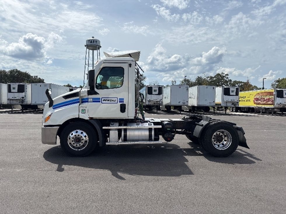 Day Cab Tractor-Heavy Duty Tractors-Freightliner-2021-T11642ST-Ocala-FL-492,410\n\t\tmiles-$ 42,250 - Image 4