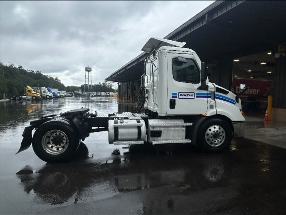 Day Cab Tractor-Heavy Duty Tractors-Freightliner-2021-T11642ST-Ocala-FL-492,410\n\t\tmiles-$ 42,250 - Image 8