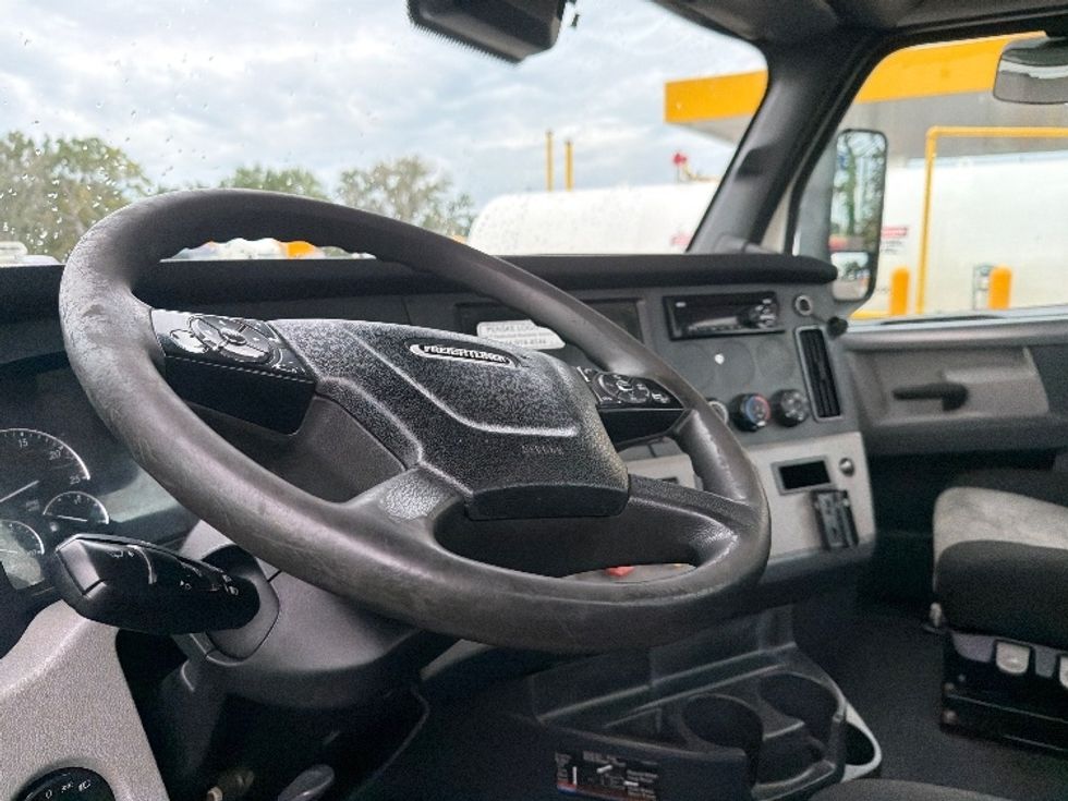 Day Cab Tractor-Heavy Duty Tractors-Freightliner-2021-T11642ST-Ocala-FL-526,400\n\t\tmiles-$ 39,000 - Image 10