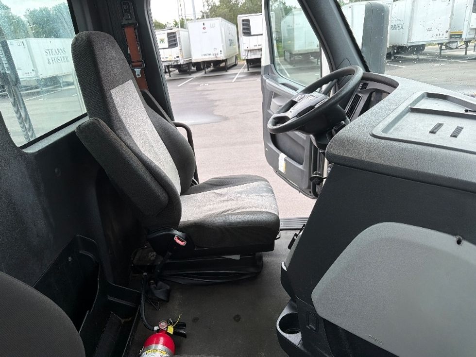Day Cab Tractor-Heavy Duty Tractors-Freightliner-2021-T11642ST-Ocala-FL-526,400\n\t\tmiles-$ 39,000 - Image 14