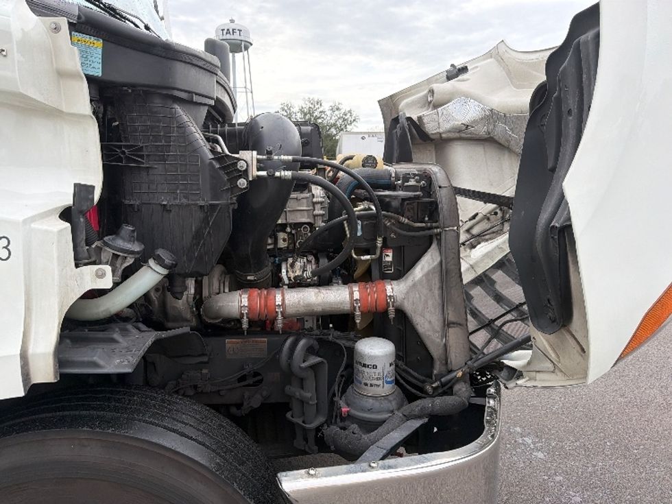 Day Cab Tractor-Heavy Duty Tractors-Freightliner-2021-T11642ST-Ocala-FL-526,400\n\t\tmiles-$ 39,000 - Image 15